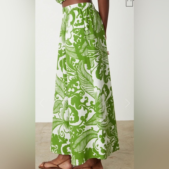 Velvet by Graham and Spencer NWT Sz M Juliana Skirt in Green Floral - Picture 2 of 8